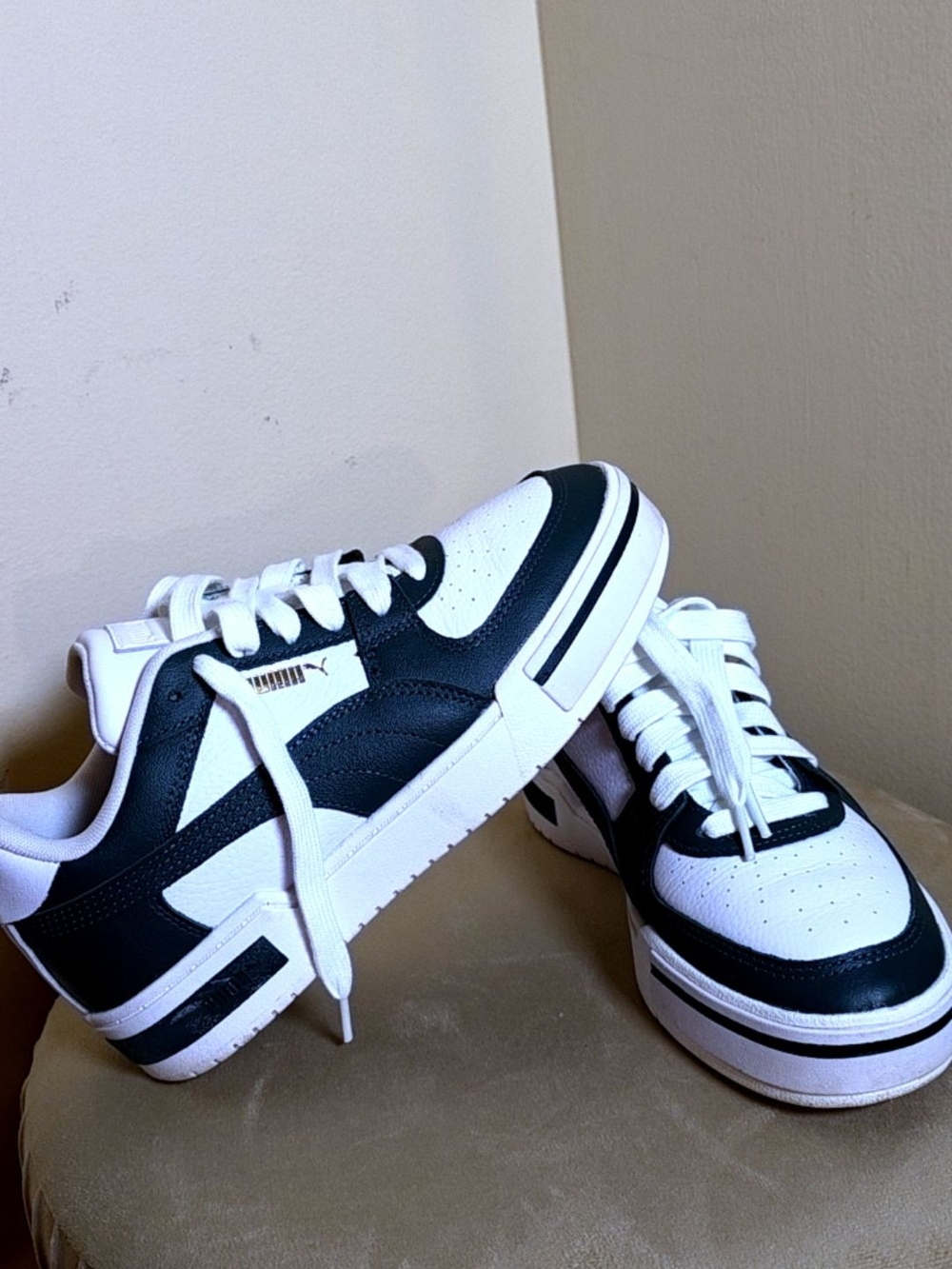 Puma White and Dark Green Low-Top Sneakers - Picture 5 of 6